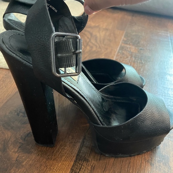 Steve Madden Heels - Picture 2 of 3